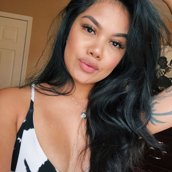 Meet your Posher, April - Picture 1 of 1